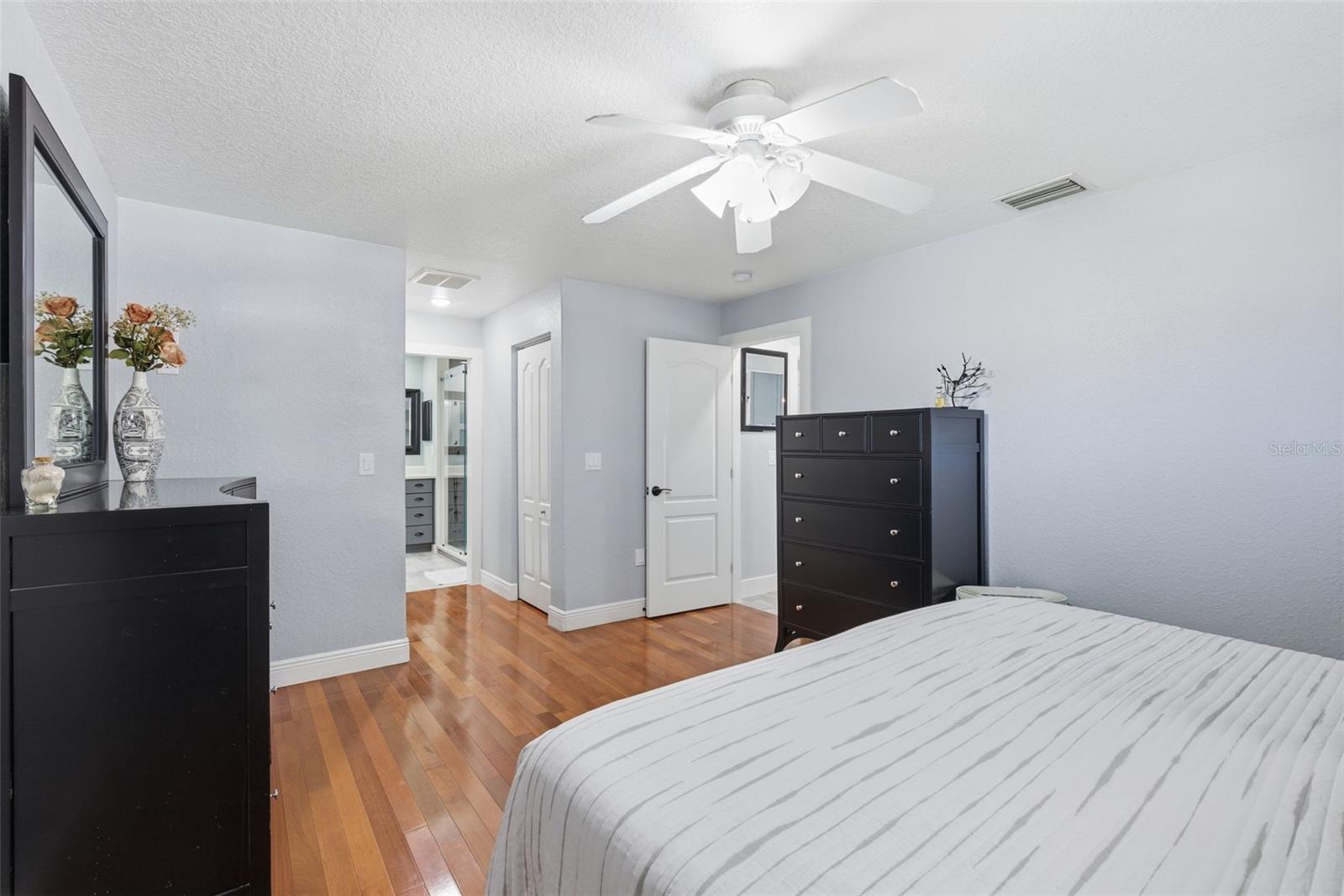 Image 23 of 100 For 26604 Pheasant Run