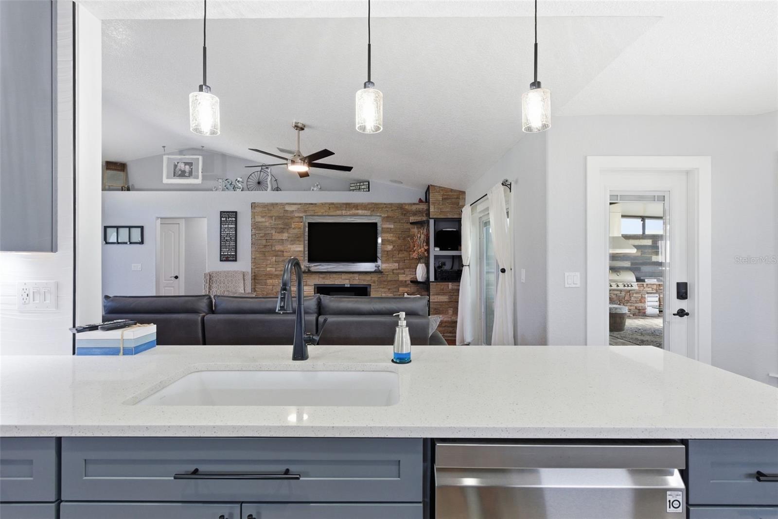 Image 33 of 100 For 26604 Pheasant Run