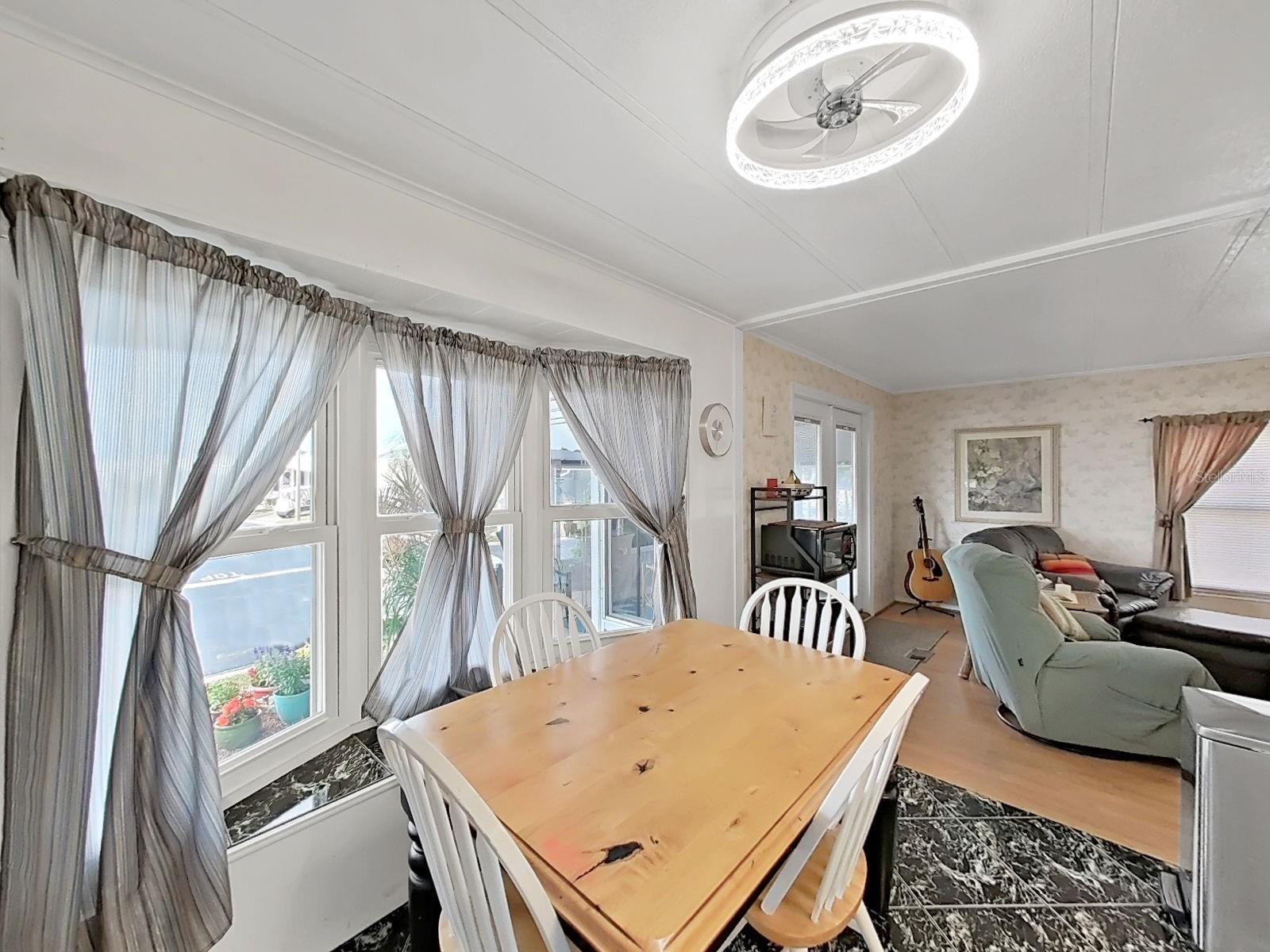 Image 12 of 26 For 12501 Ulmerton Road 204