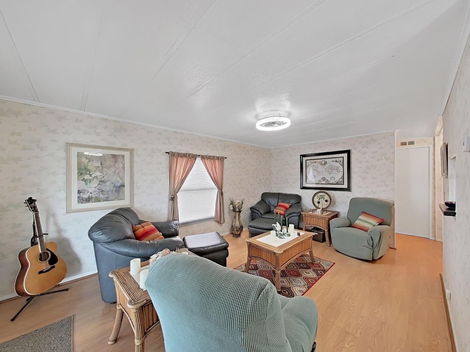 Image 13 of 26 For 12501 Ulmerton Road 204