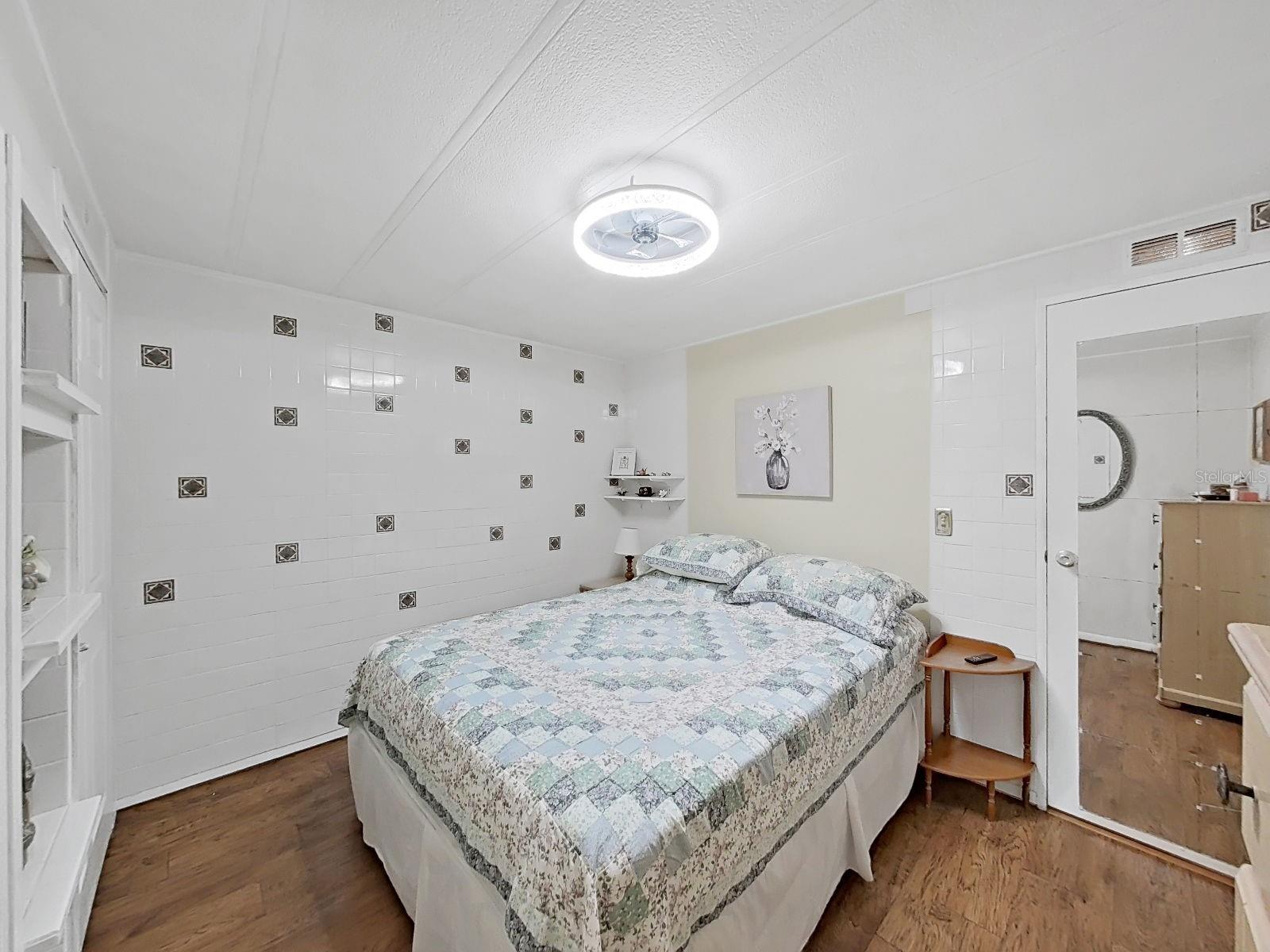 Image 18 of 26 For 12501 Ulmerton Road 204