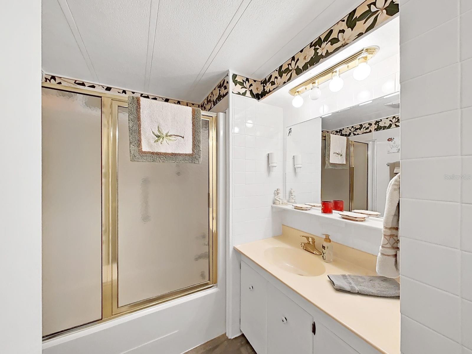 Image 19 of 26 For 12501 Ulmerton Road 204