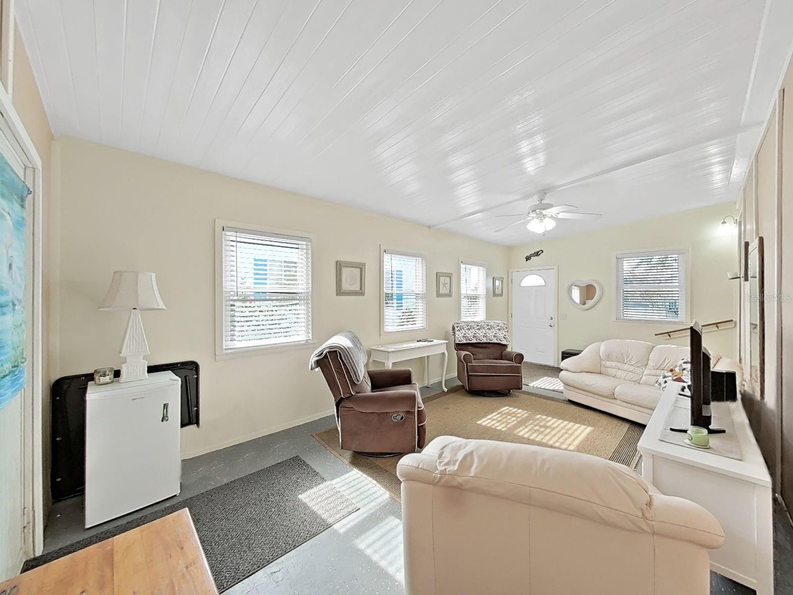 Image 8 of 26 For 12501 Ulmerton Road 204