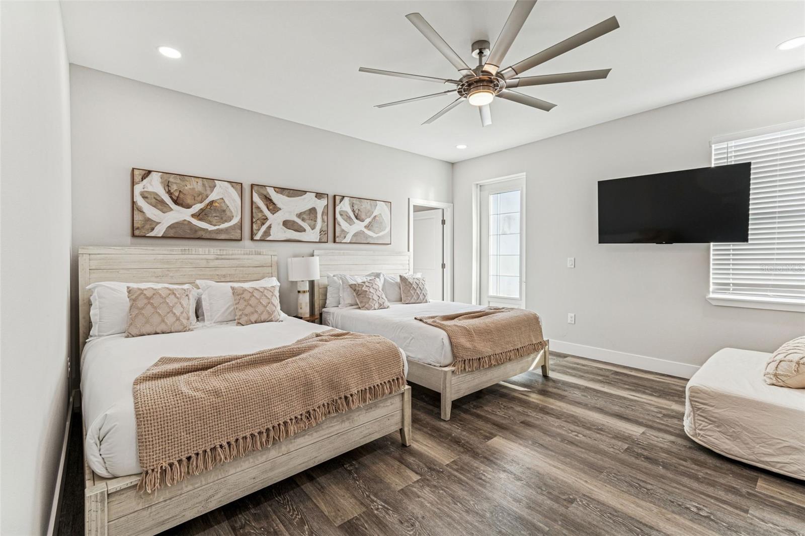 Image 33 of 71 For 7505 Rome Avenue