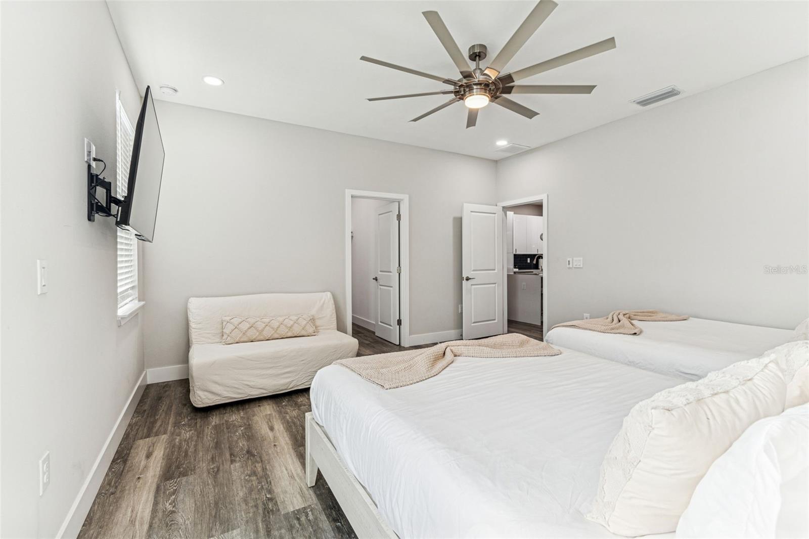 Image 36 of 71 For 7505 Rome Avenue