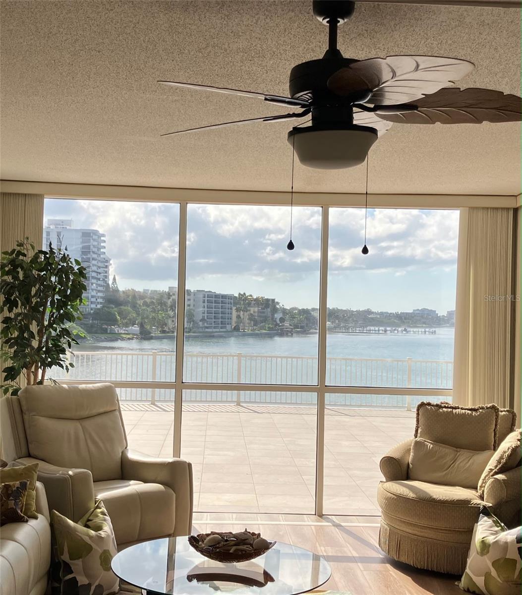 Image 11 of 38 For 100 Pierce Street 305