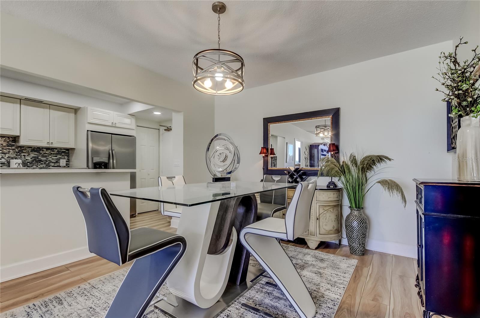 Image 14 of 38 For 100 Pierce Street 305