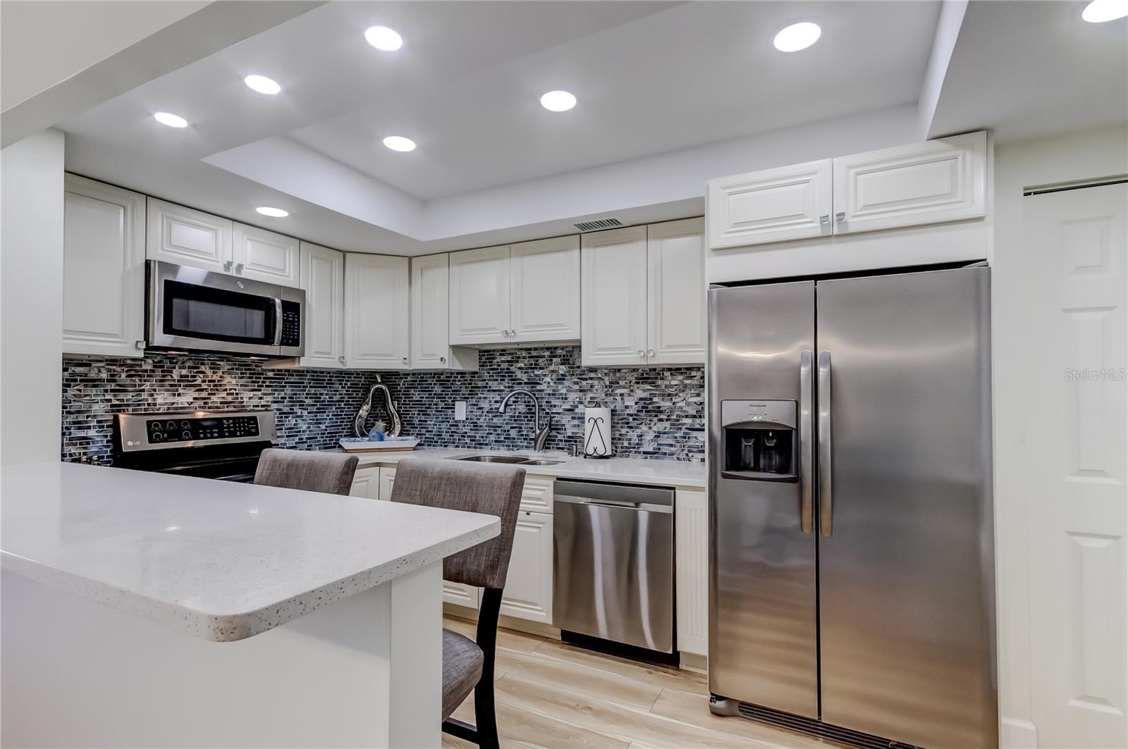 Image 15 of 38 For 100 Pierce Street 305