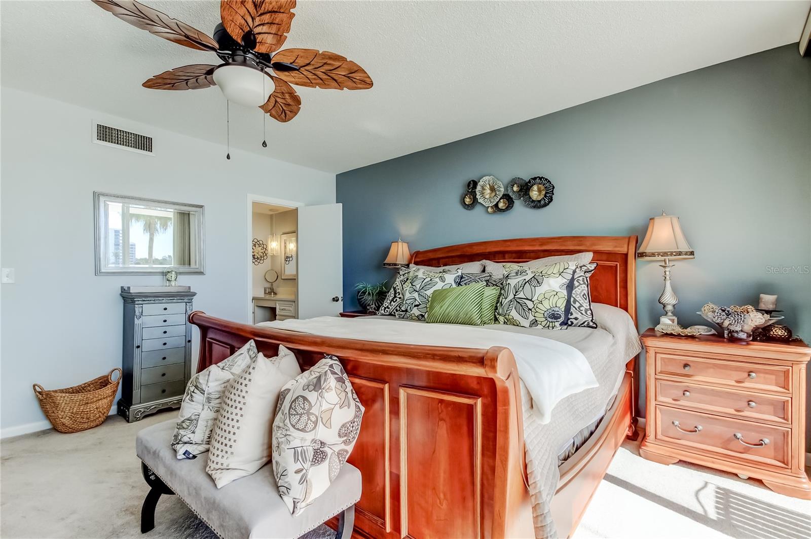 Image 19 of 38 For 100 Pierce Street 305