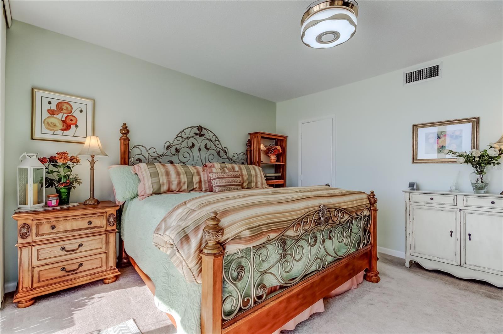 Image 22 of 38 For 100 Pierce Street 305