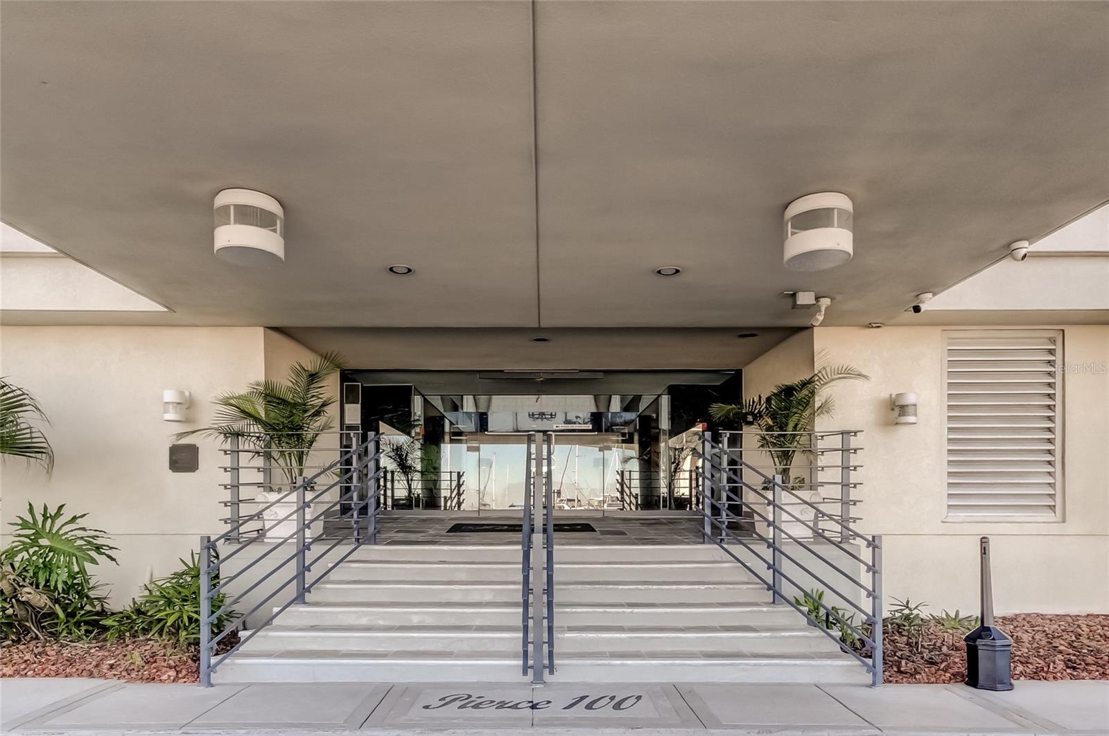 Image 25 of 38 For 100 Pierce Street 305