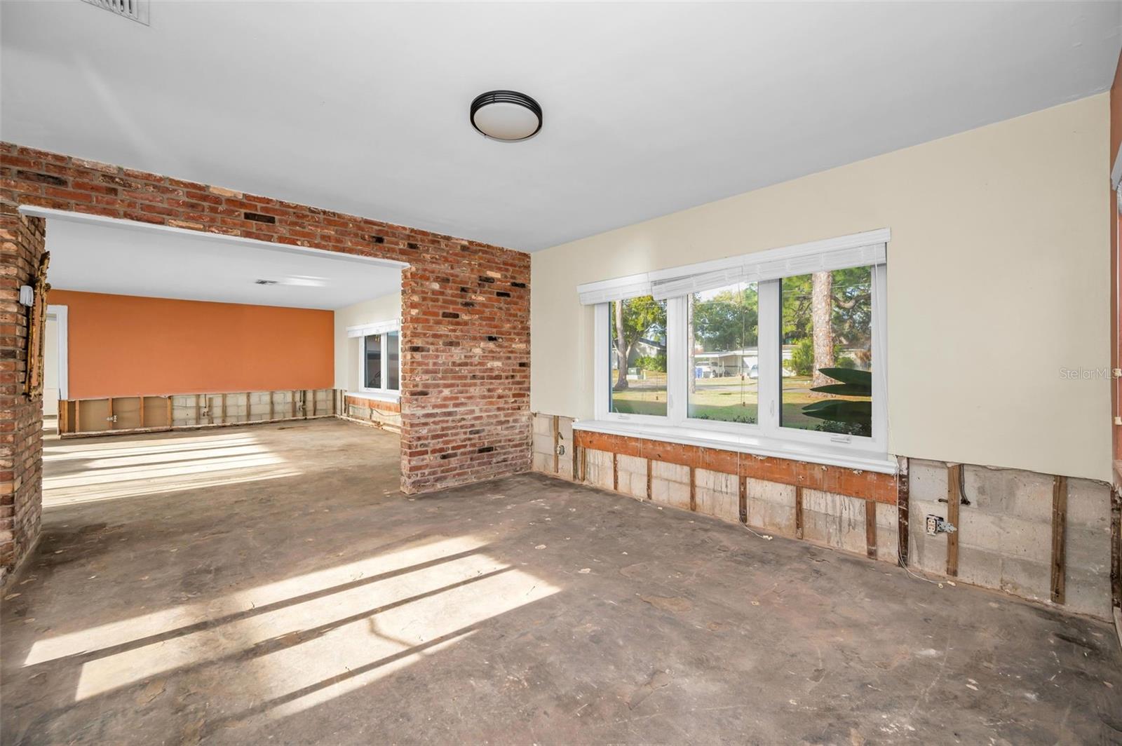 Image 13 of 40 For 116 Shore Drive Place