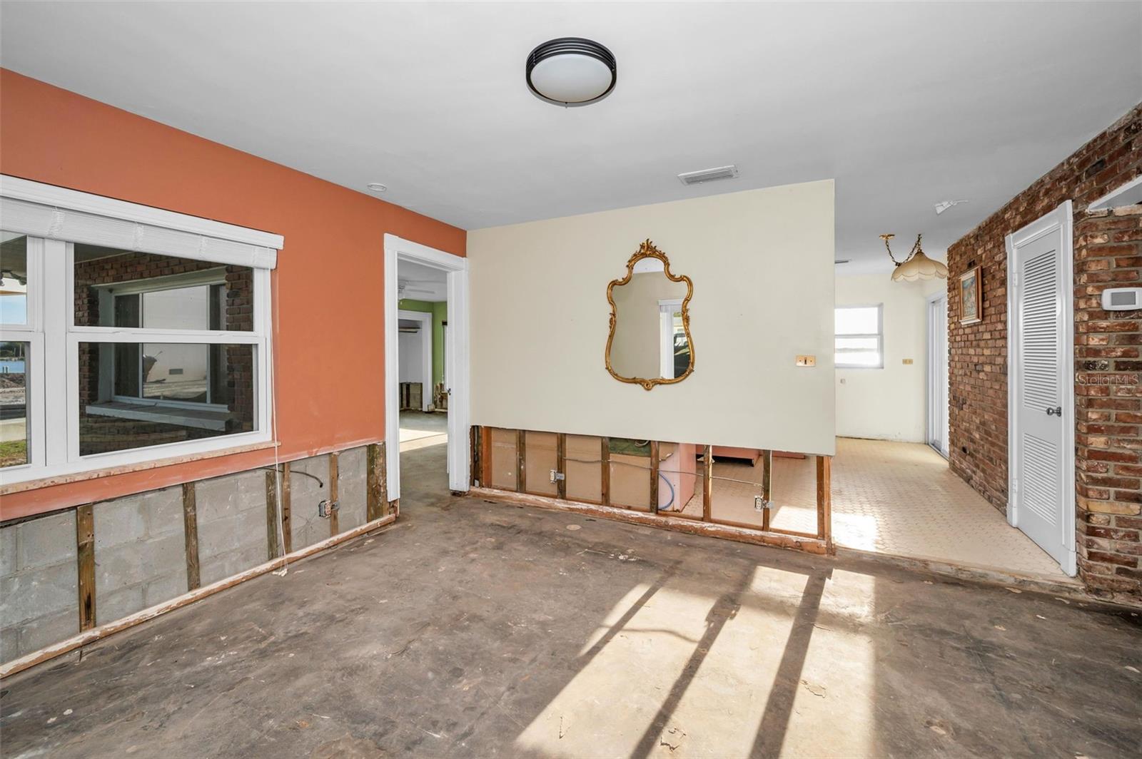 Image 15 of 40 For 116 Shore Drive Place