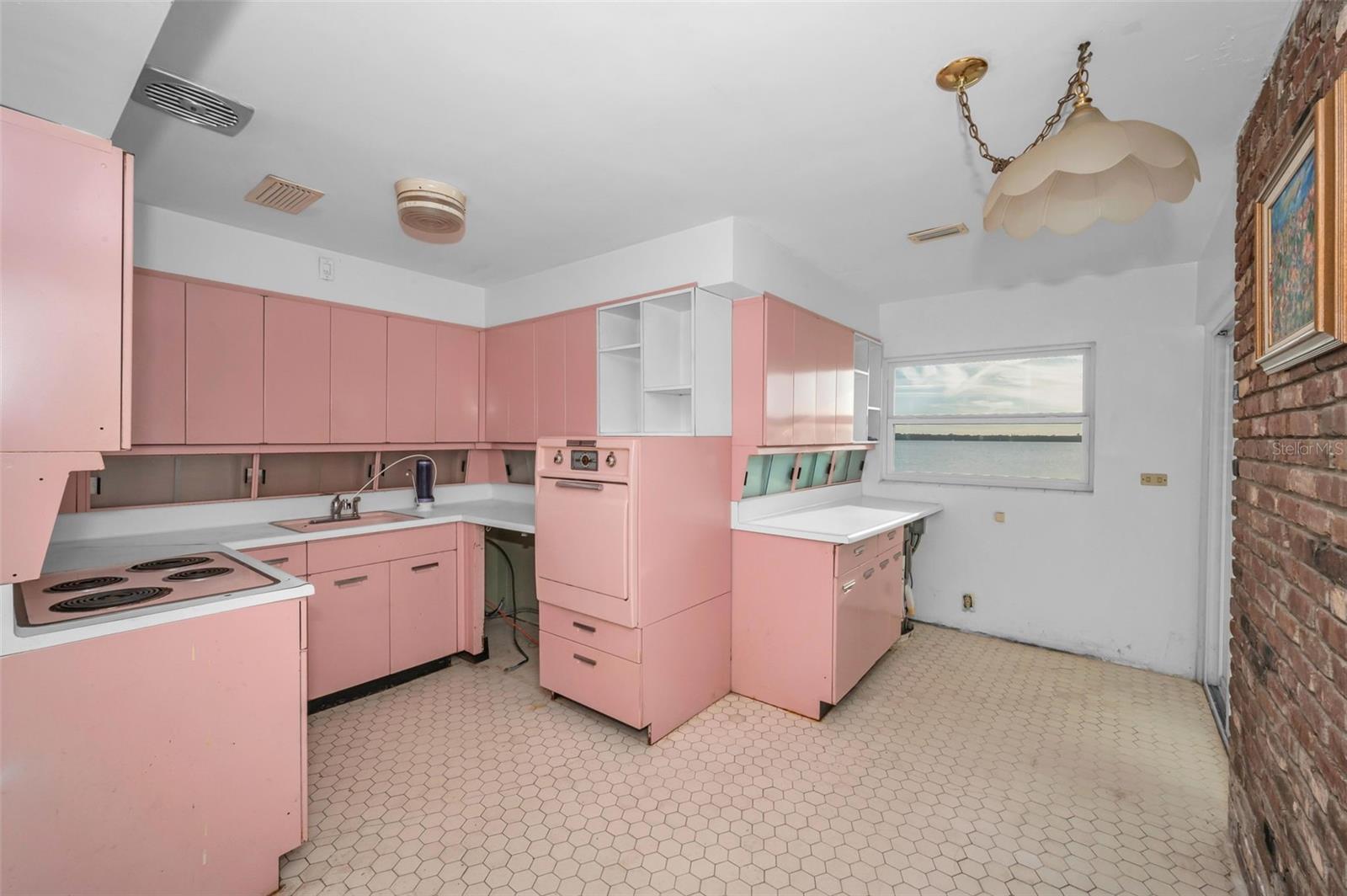 Image 16 of 40 For 116 Shore Drive Place