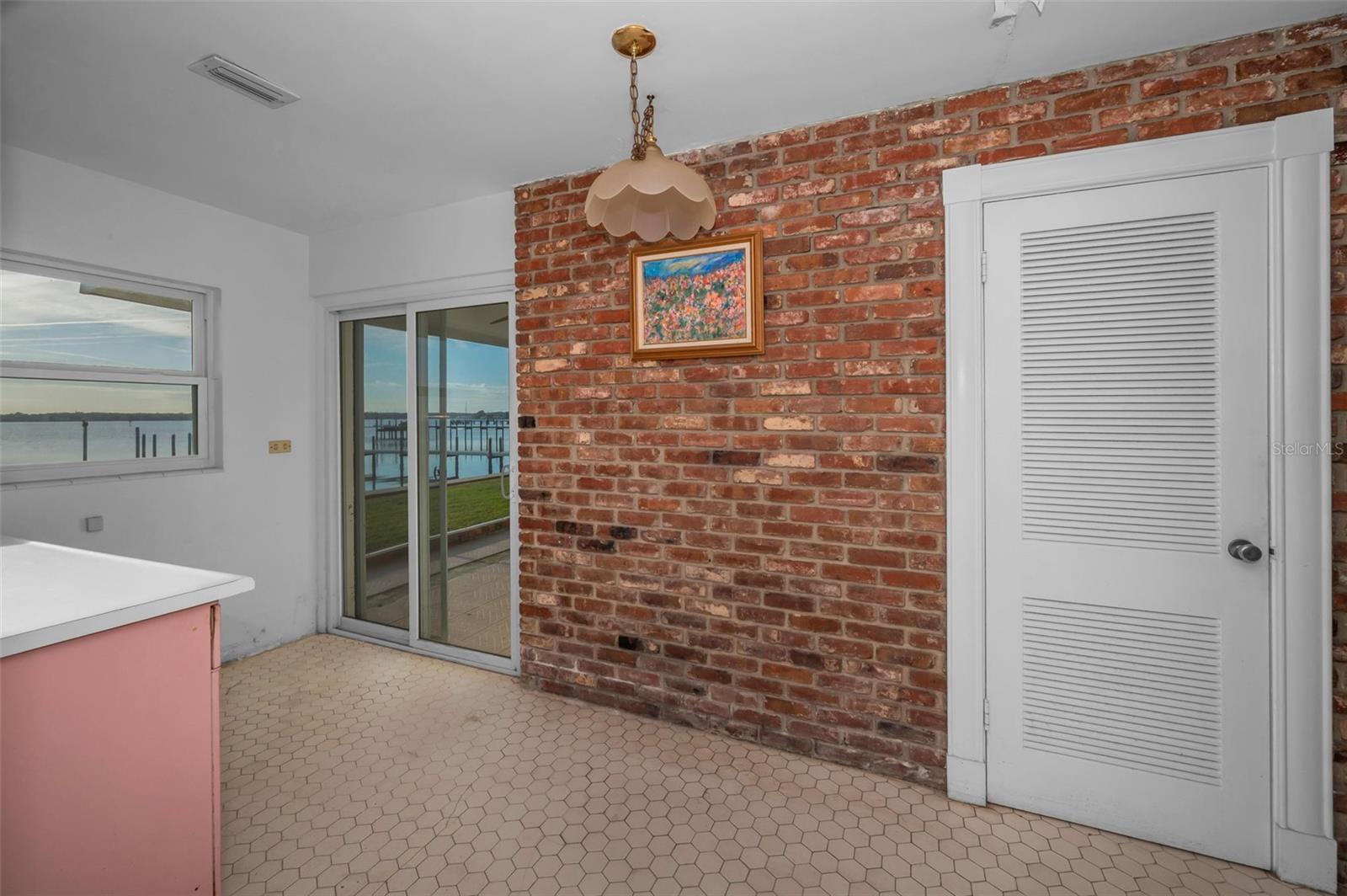 Image 17 of 40 For 116 Shore Drive Place