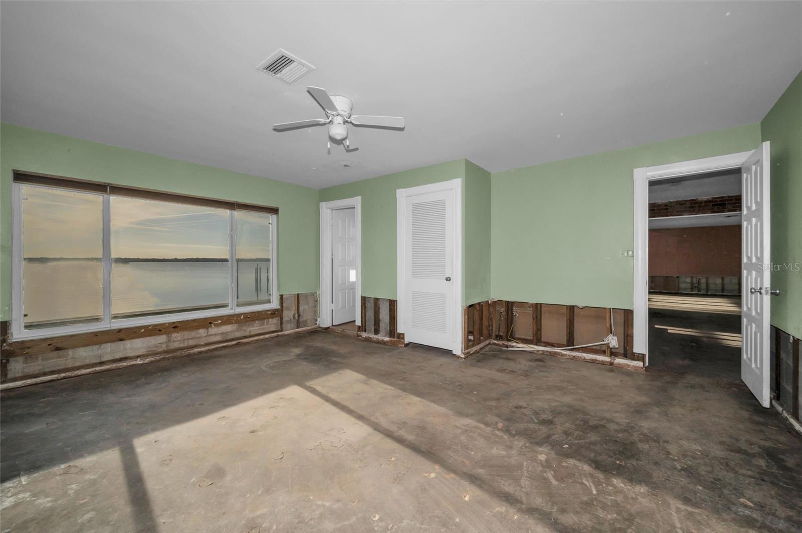 Image 20 of 40 For 116 Shore Drive Place