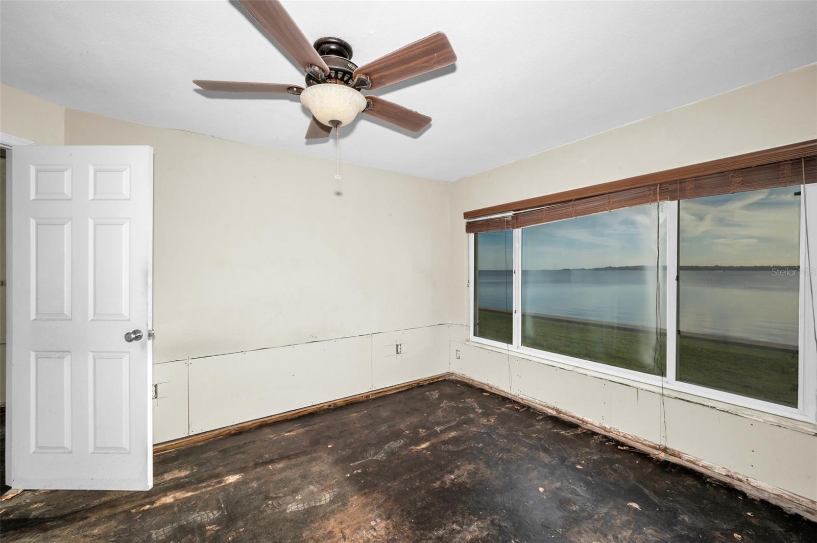 Image 22 of 40 For 116 Shore Drive Place