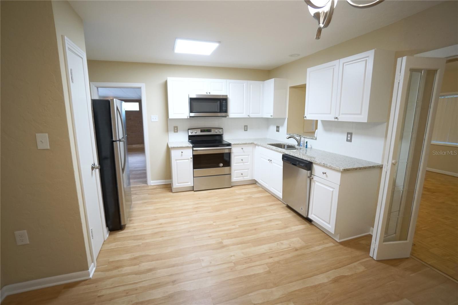 Image 15 of 28 For 1424 Park Circle