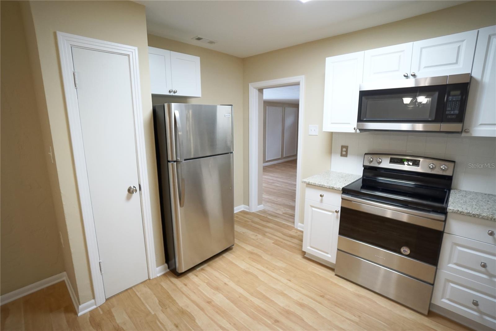 Image 16 of 28 For 1424 Park Circle