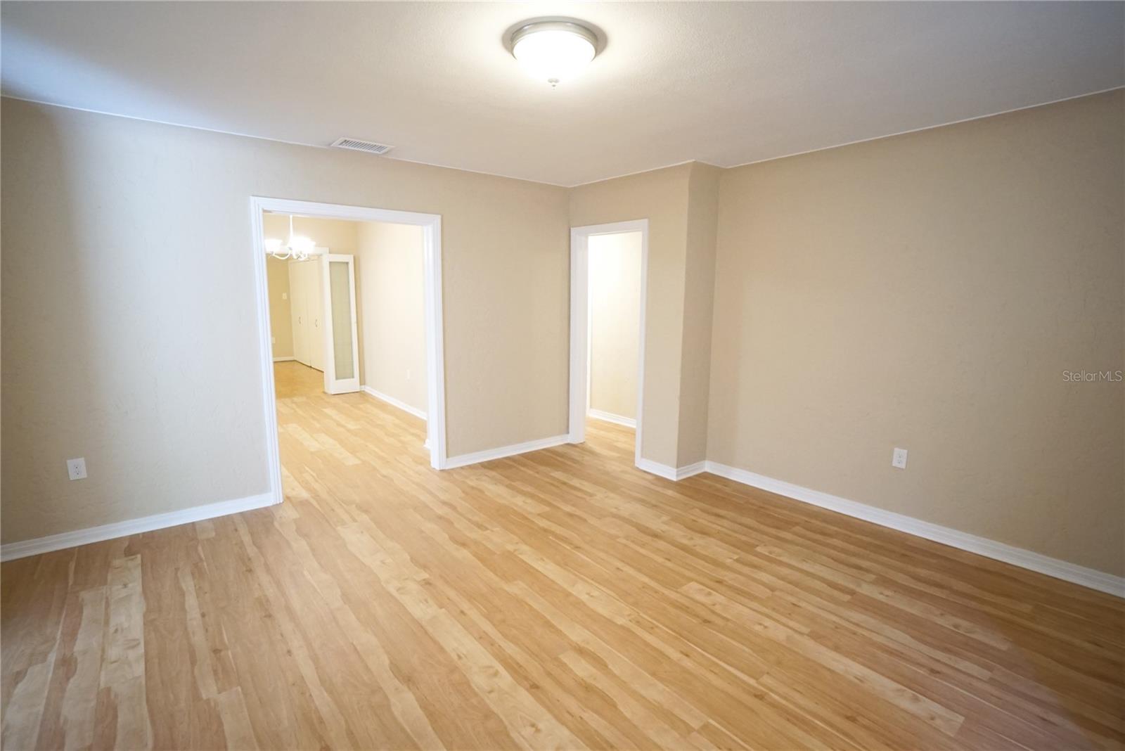 Image 4 of 28 For 1424 Park Circle