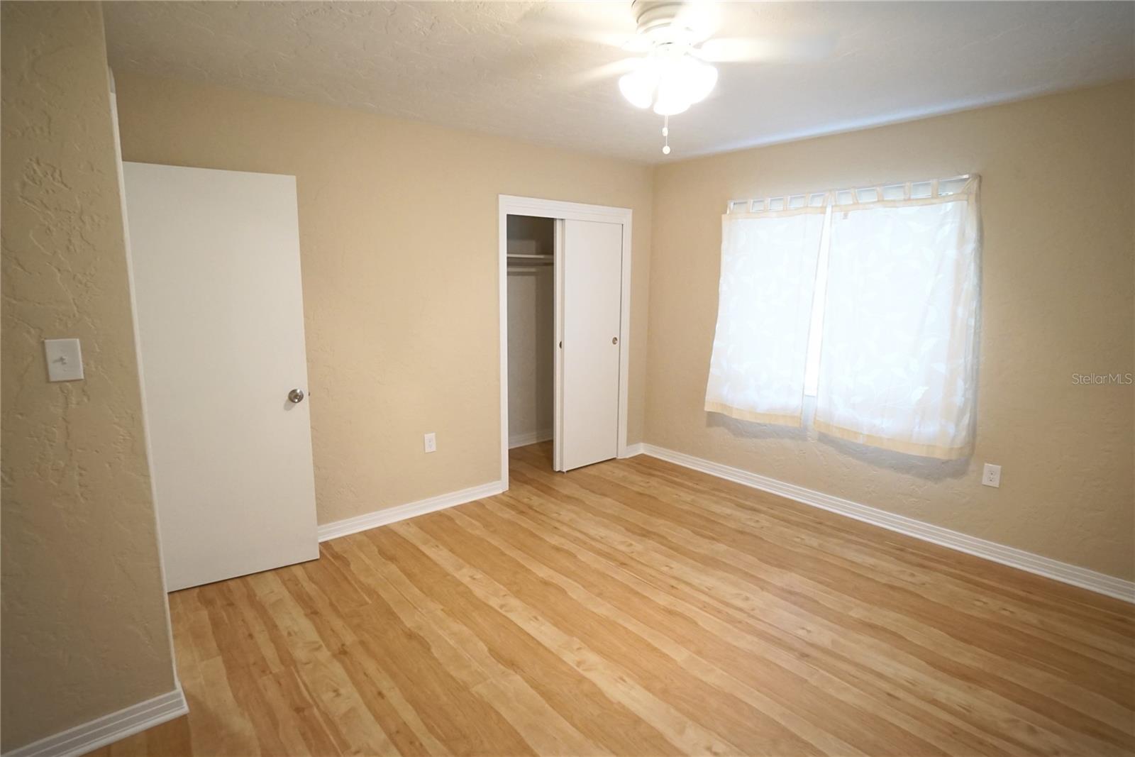 Image 5 of 28 For 1424 Park Circle