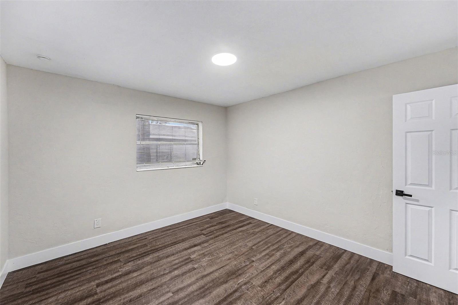 Image 11 of 37 For 2560 Queensboro Avenue S