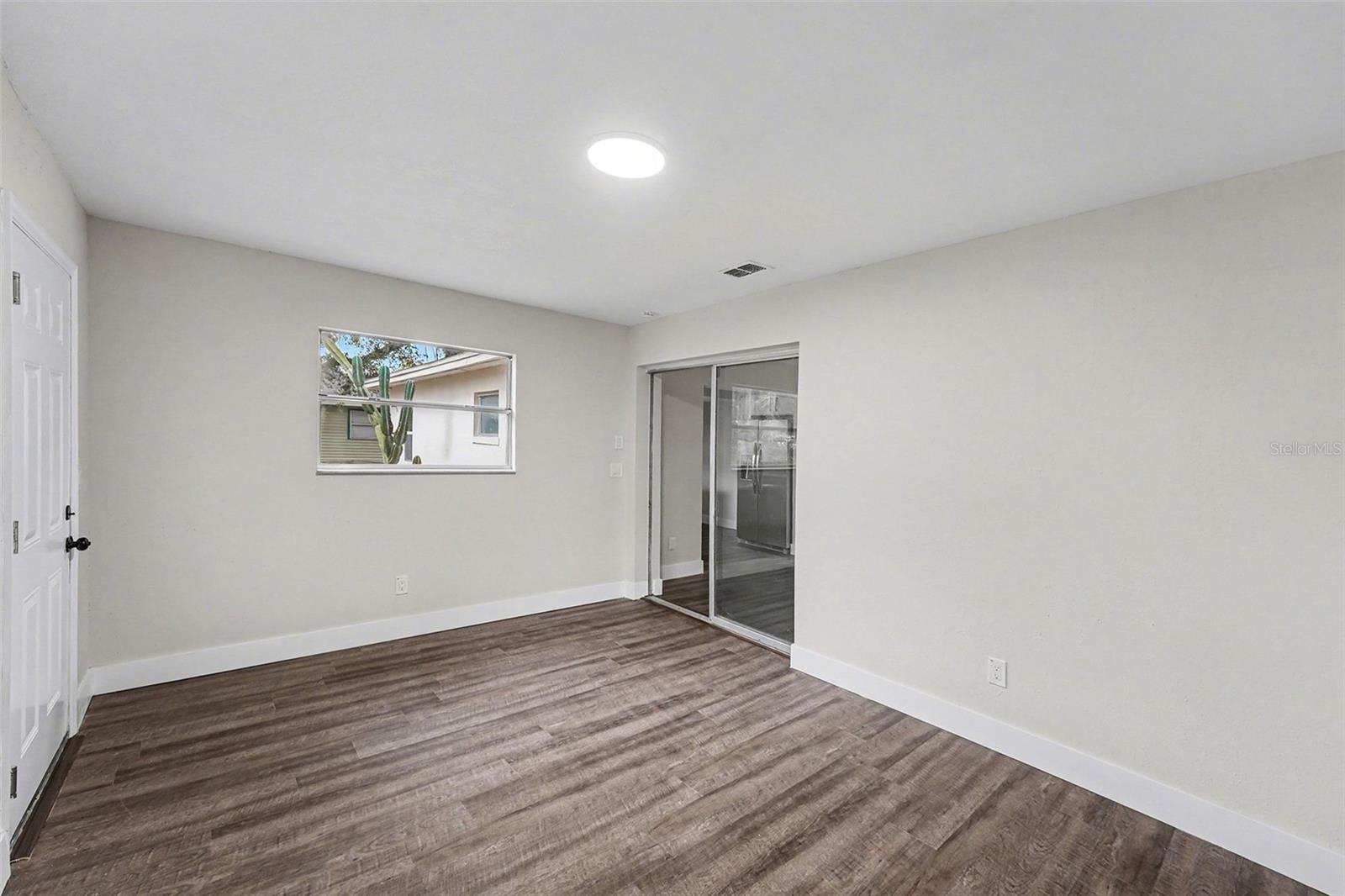 Image 16 of 37 For 2560 Queensboro Avenue S