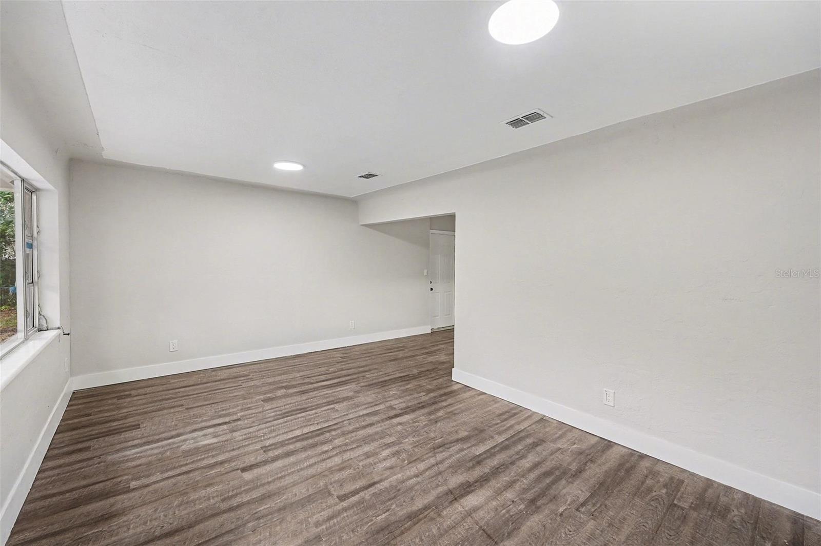 Image 17 of 37 For 2560 Queensboro Avenue S