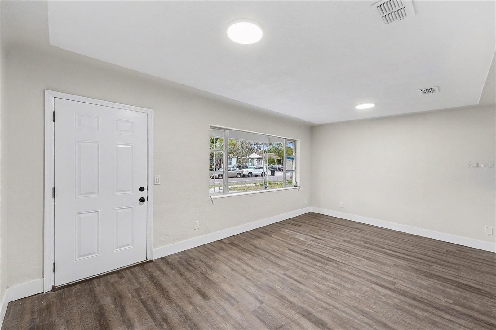 Image 18 of 37 For 2560 Queensboro Avenue S