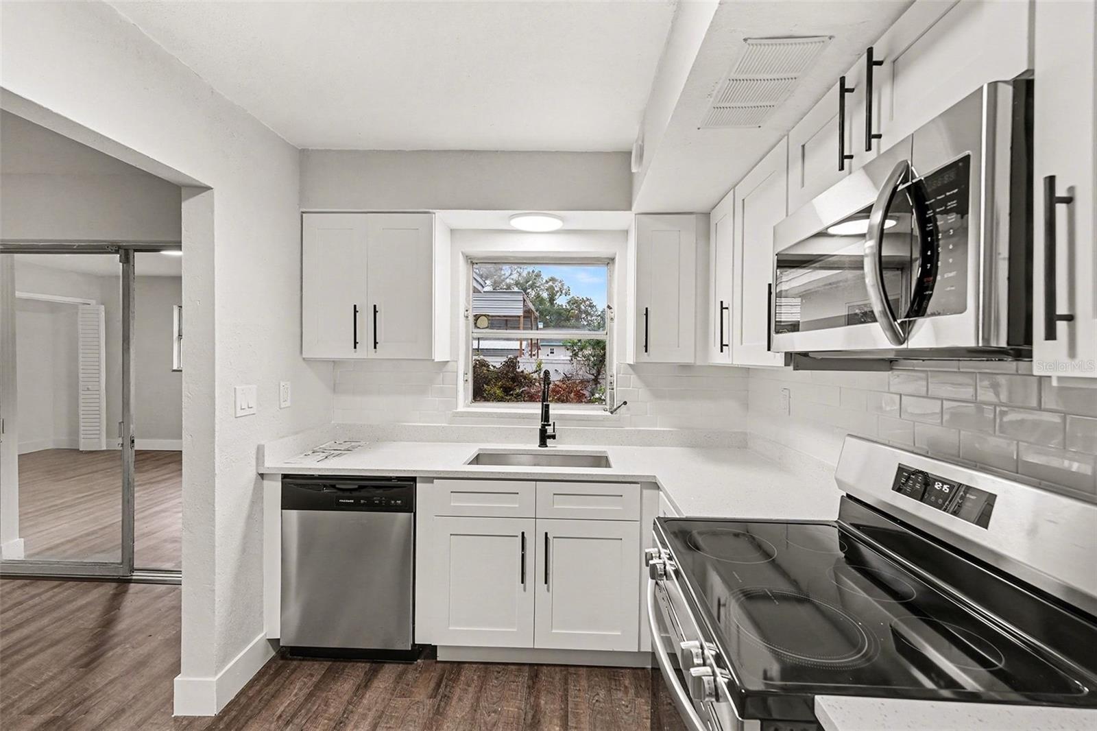 Image 22 of 37 For 2560 Queensboro Avenue S