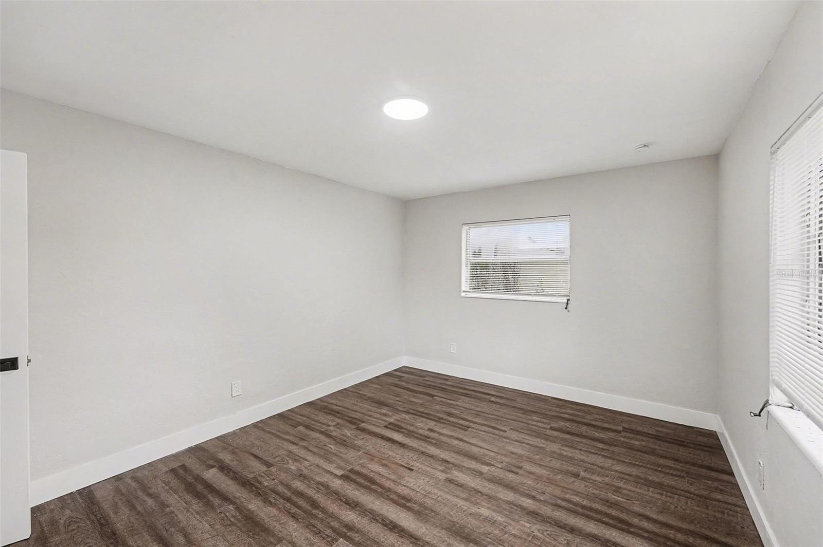 Image 8 of 37 For 2560 Queensboro Avenue S