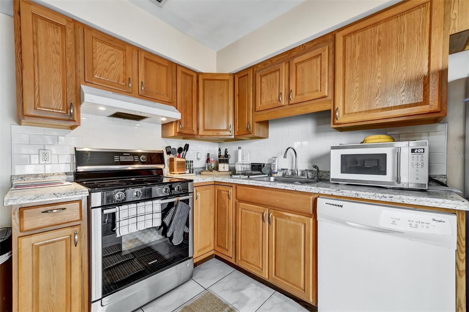 Image 11 of 58 For 2671 Pinehurst Avenue