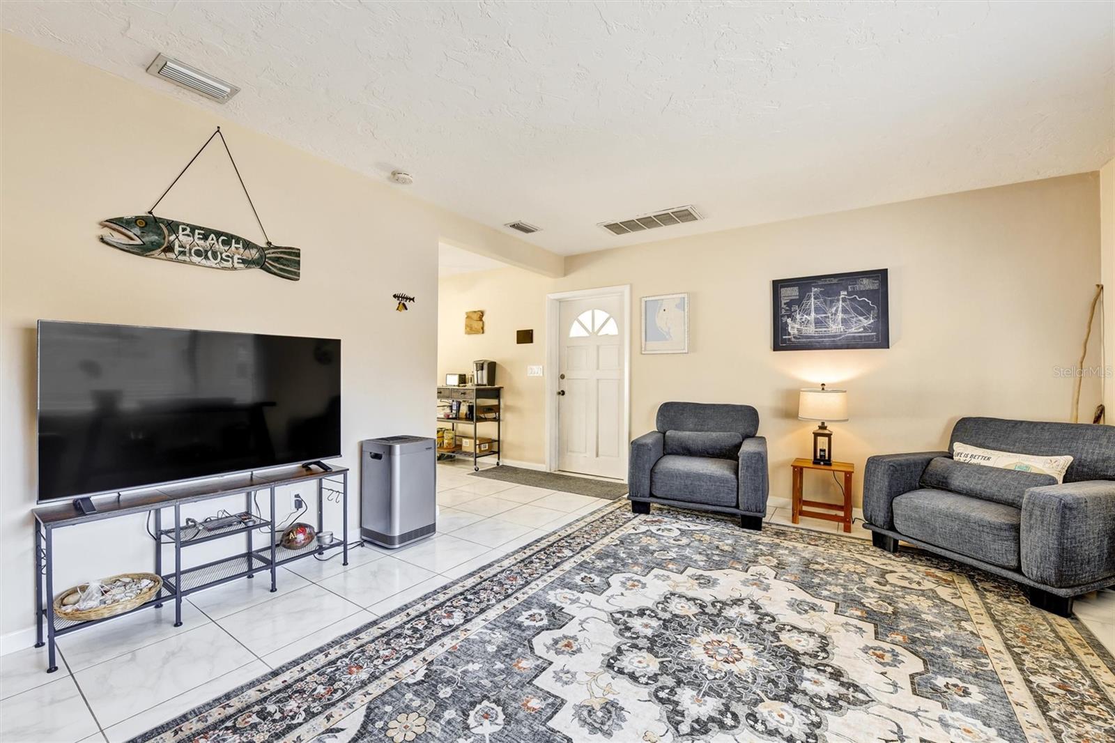 Image 6 of 58 For 2671 Pinehurst Avenue