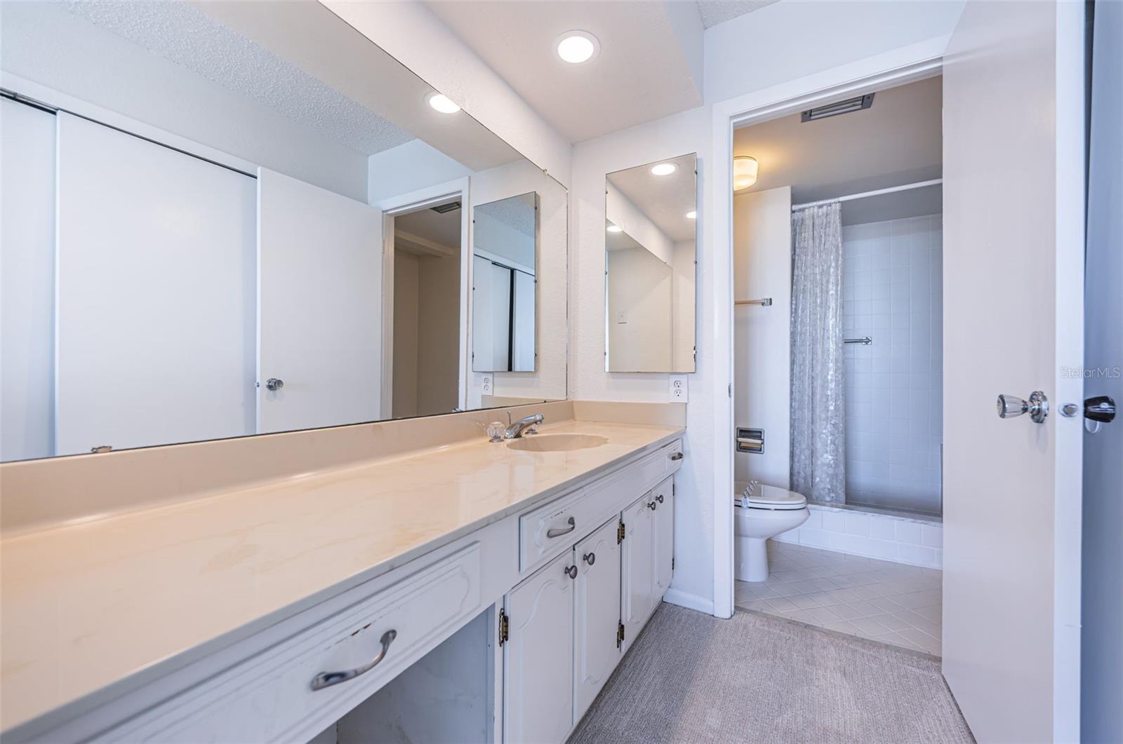 Image 21 of 41 For 634 Edgewater Drive 849