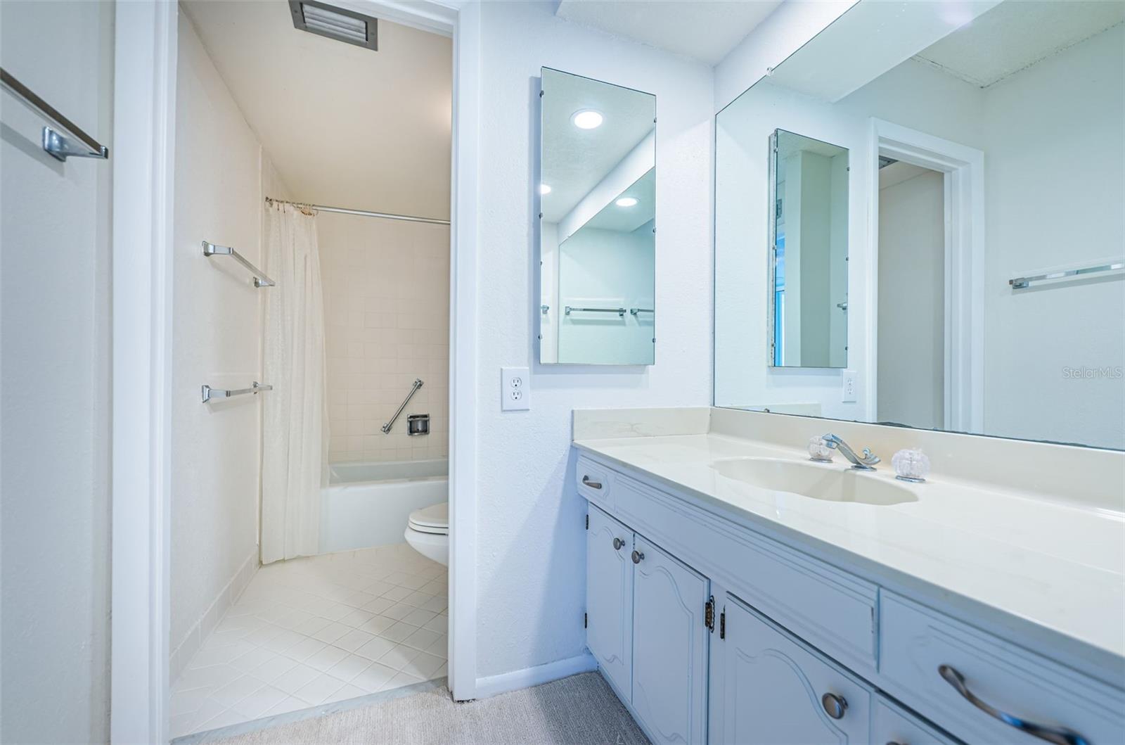 Image 23 of 41 For 634 Edgewater Drive 849