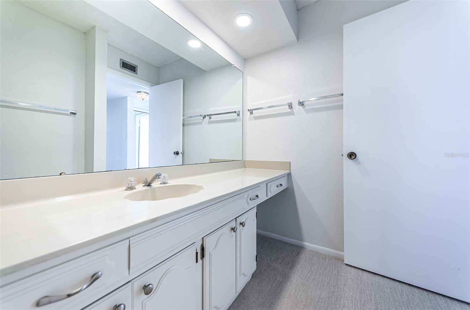 Image 24 of 41 For 634 Edgewater Drive 849