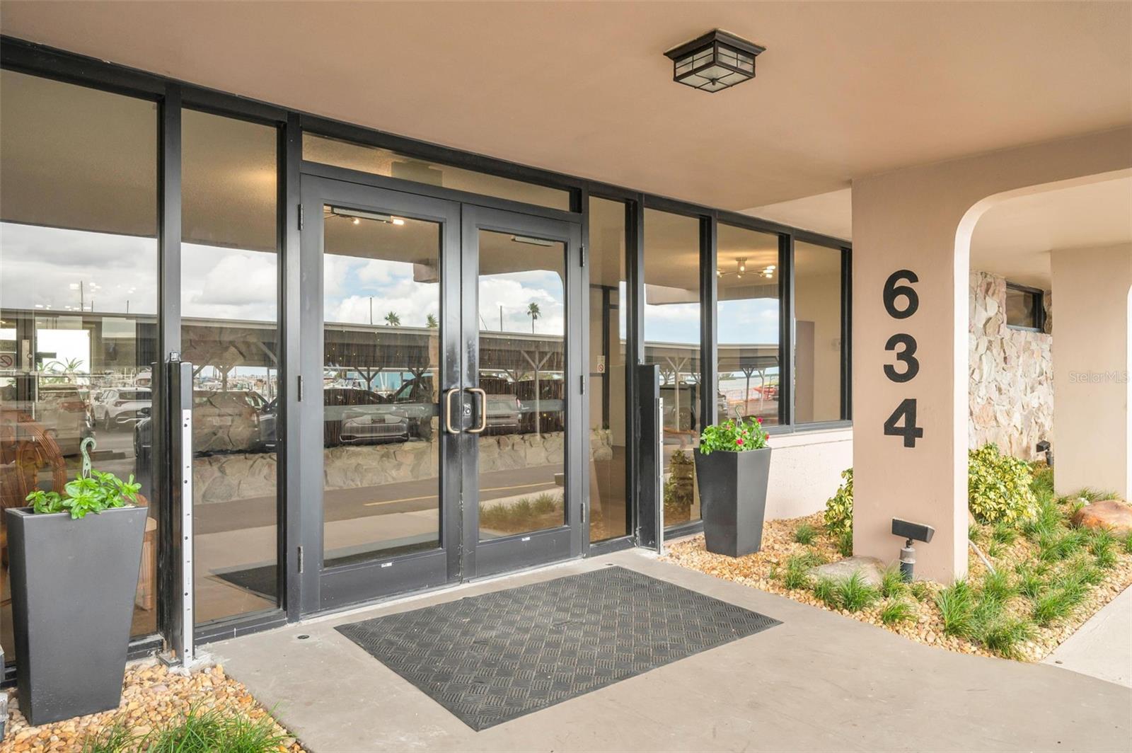 Image 26 of 41 For 634 Edgewater Drive 849