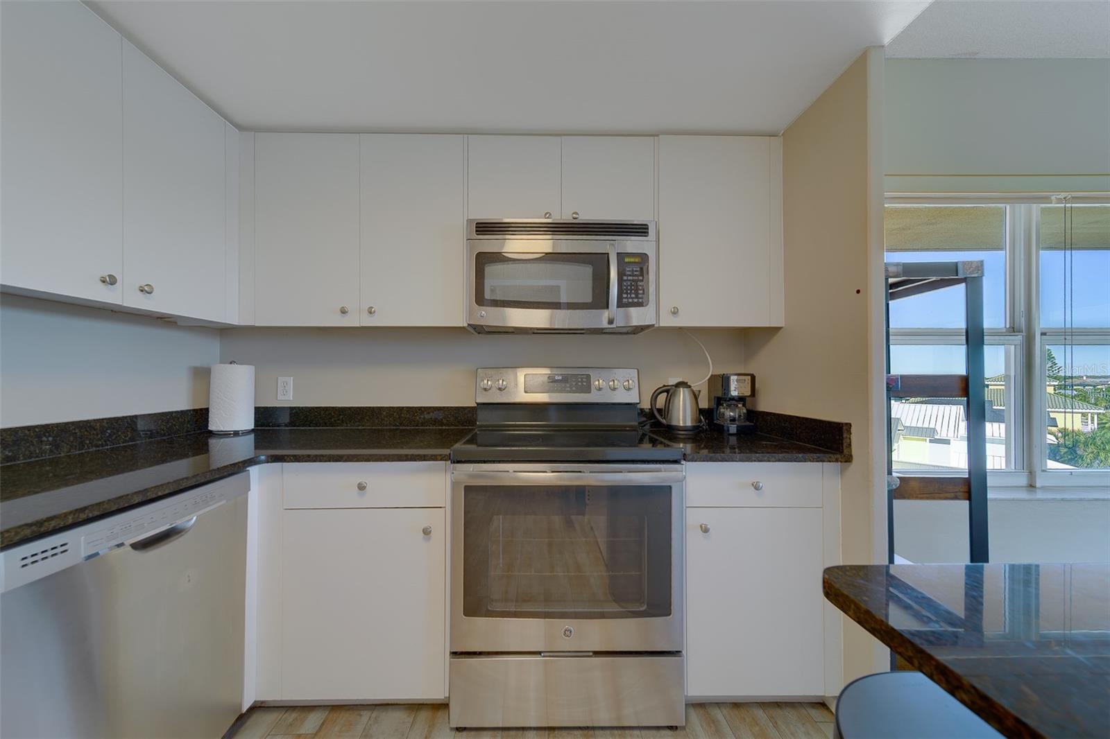 Image 10 of 52 For 880 Mandalay Avenue N414