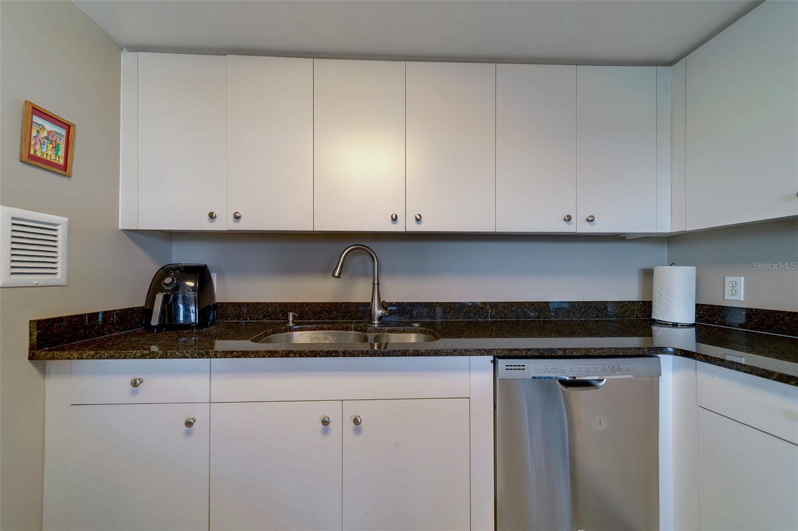 Image 12 of 52 For 880 Mandalay Avenue N414