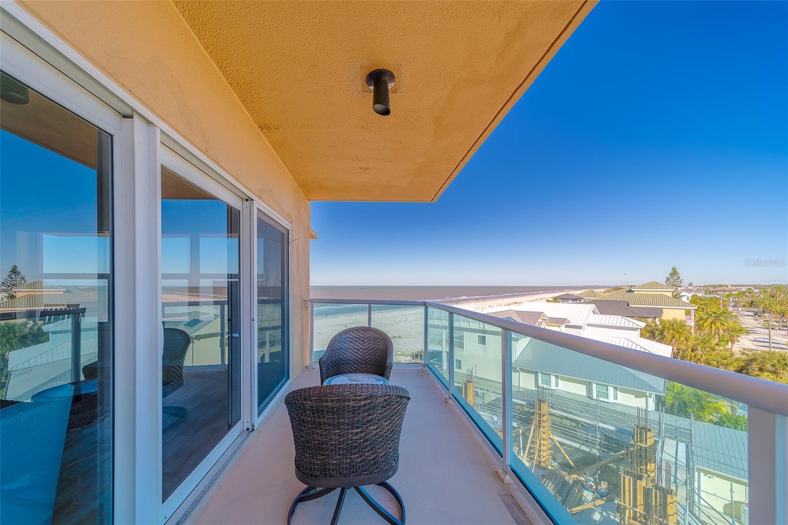 Image 22 of 52 For 880 Mandalay Avenue N414