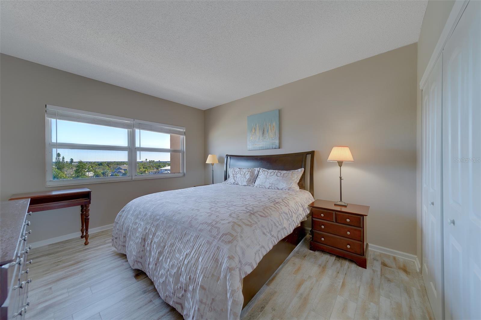 Image 26 of 52 For 880 Mandalay Avenue N414