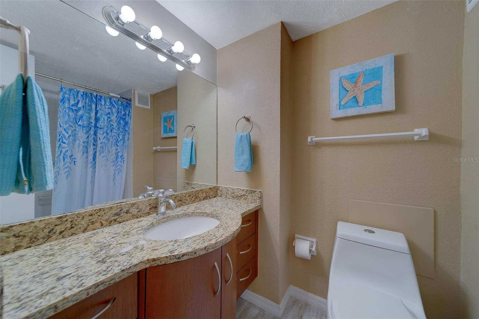 Image 29 of 52 For 880 Mandalay Avenue N414