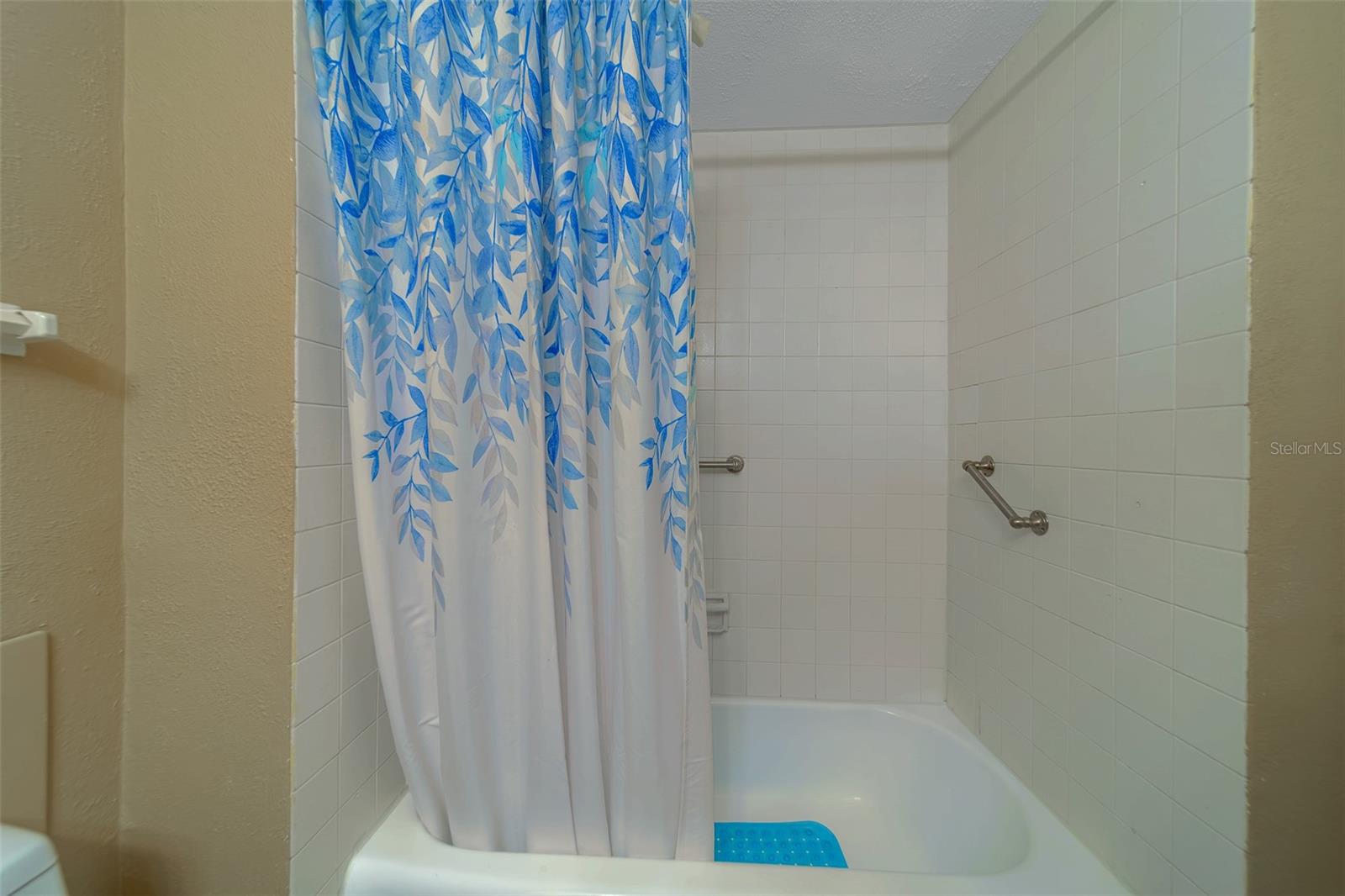 Image 30 of 52 For 880 Mandalay Avenue N414