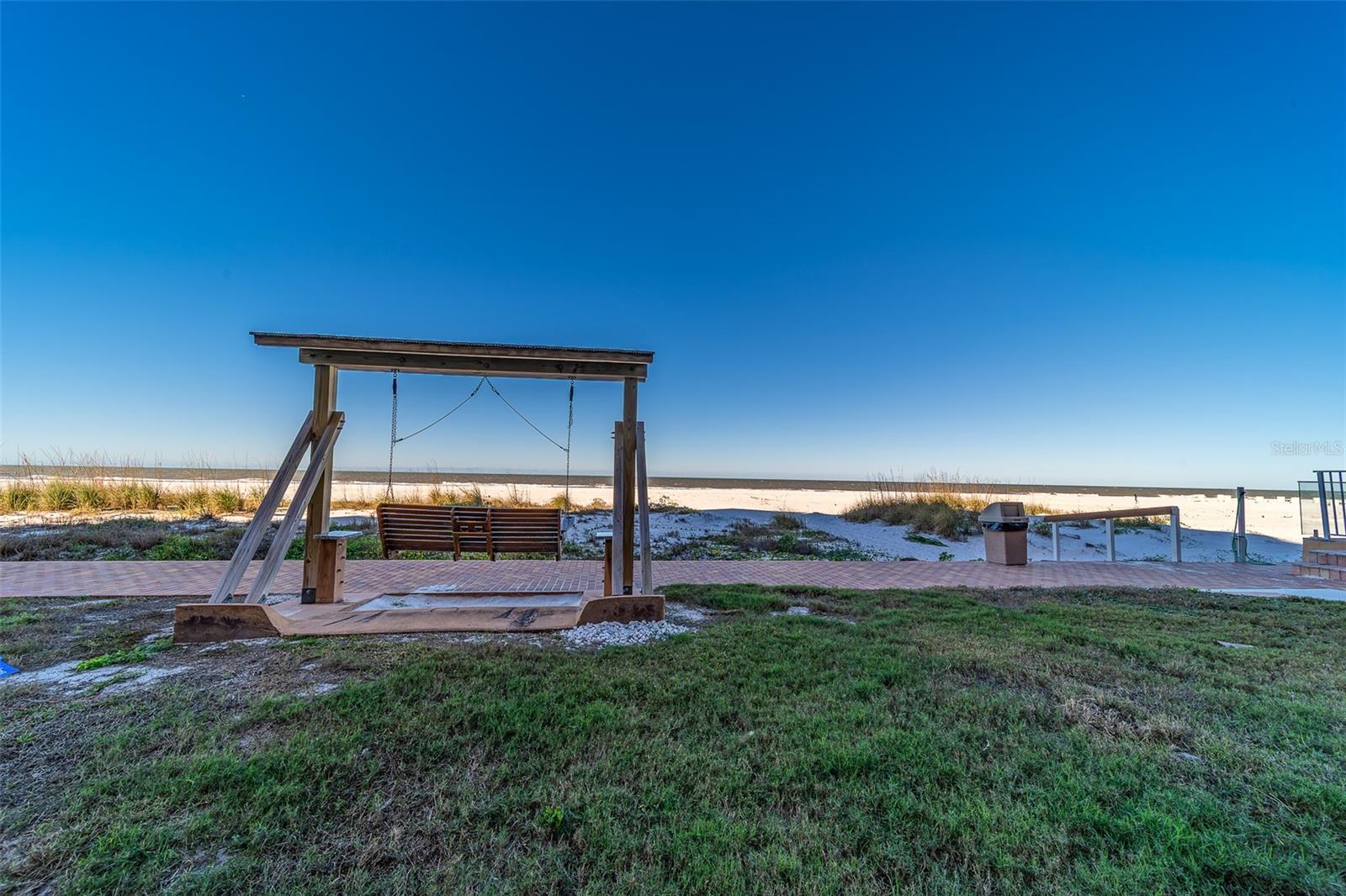 Image 45 of 52 For 880 Mandalay Avenue N414