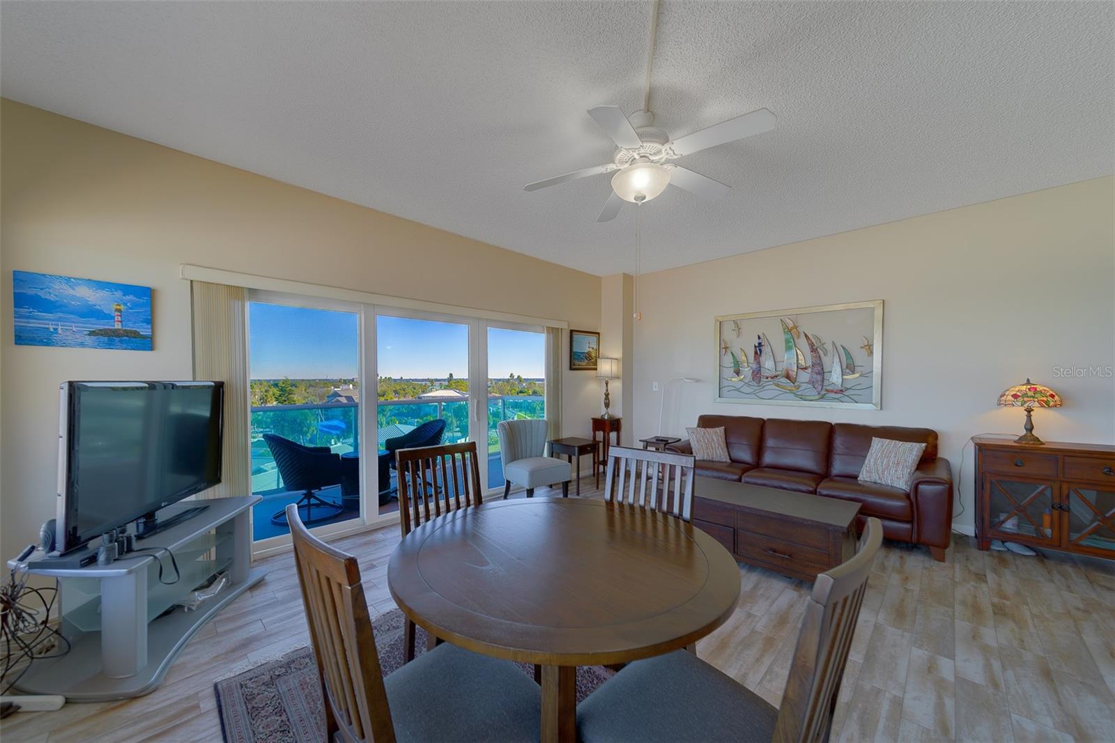 Image 5 of 52 For 880 Mandalay Avenue N414