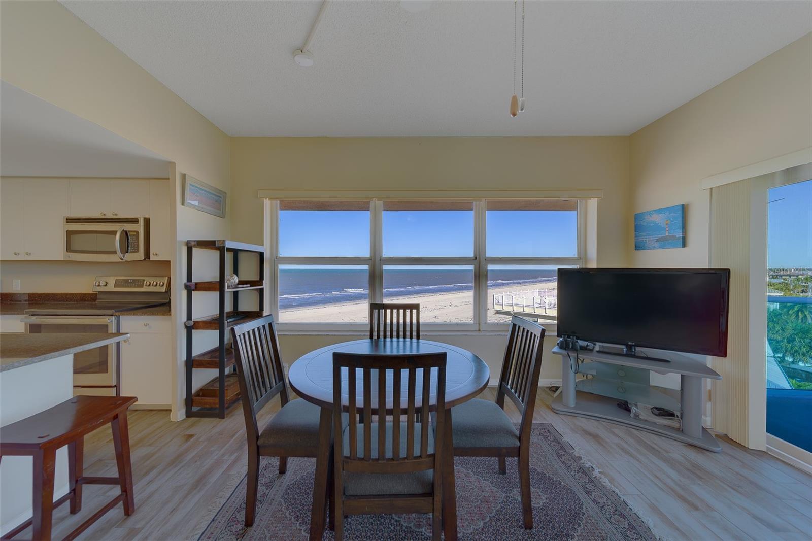 Image 7 of 52 For 880 Mandalay Avenue N414