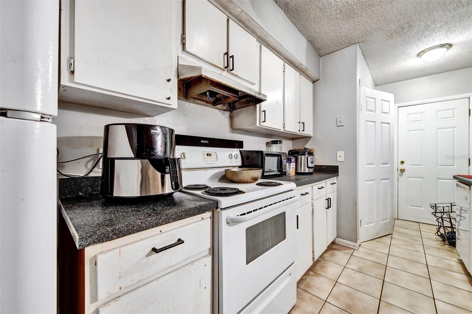 Listing photo id 9 for 4965 Steel Dust Lane