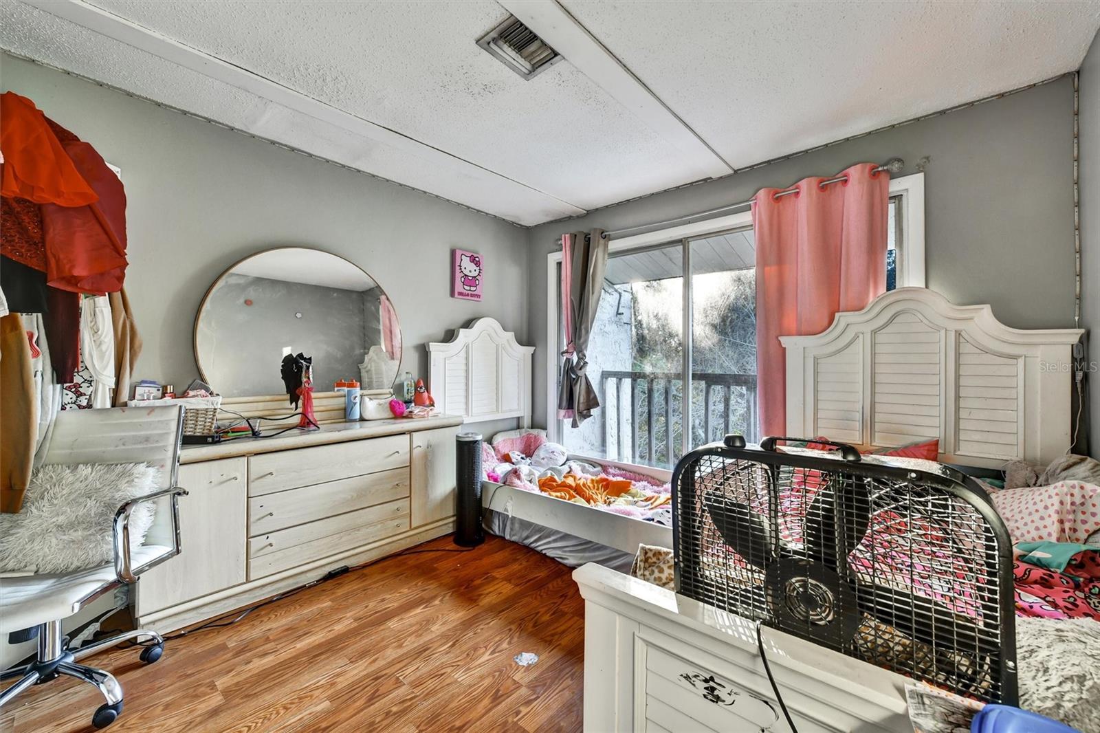 Listing photo id 15 for 4965 Steel Dust Lane