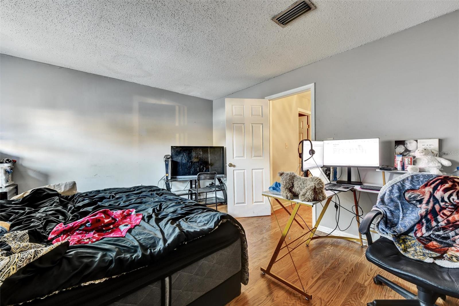 Listing photo id 20 for 4965 Steel Dust Lane