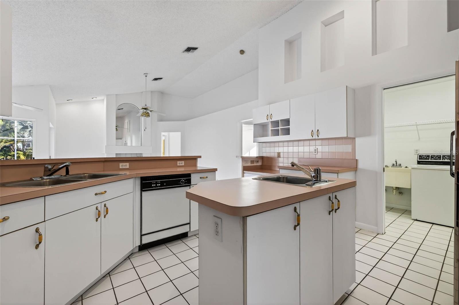 Image 10 of 37 For 1819 Tree Swallow Way